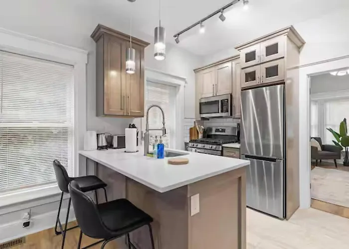 Modern W/netflix-close To Dining, Shopping * Pittsburgh