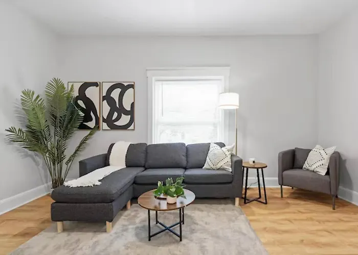 Modern W/netflix-close To Dining, Shopping