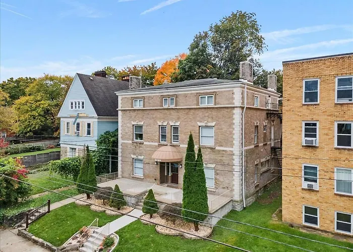 Modern W/netflix-close To Dining, Shopping Ferienhaus