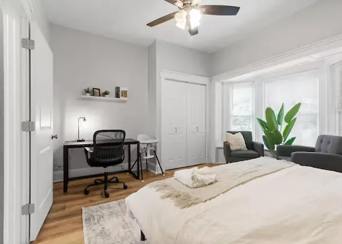 Modern W/netflix-close To Dining, Shopping *