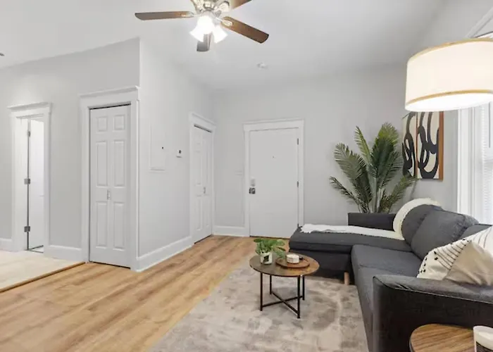 Modern W/netflix-close To Dining, Shopping *