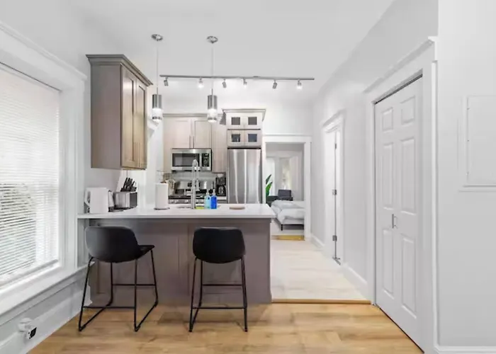 Modern W/netflix-close To Dining, Shopping Ferienhaus *