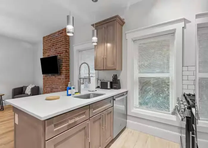 Modern W/netflix-close To Dining, Shopping * Pittsburgh