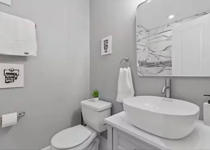 Modern W/netflix-close To Dining, Shopping Ferienhaus
