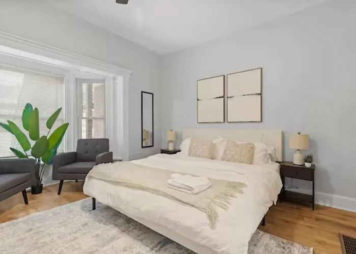 Modern W/netflix-close To Dining, Shopping Ferienhaus *