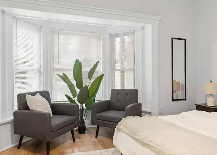 Modern W/netflix-close To Dining, Shopping Pittsburgh