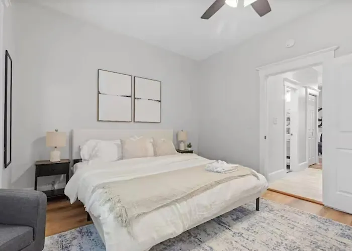 Modern W/netflix-close To Dining, Shopping