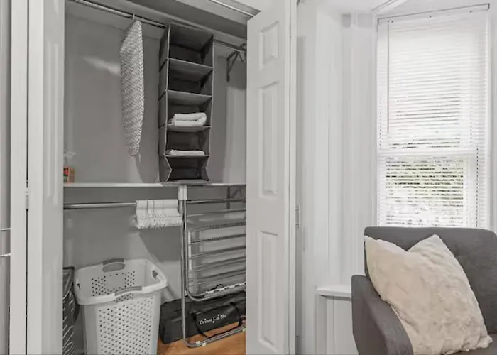 Modern W/netflix-close To Dining, Shopping *
