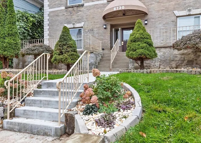 Modern W/netflix-close To Dining, Shopping